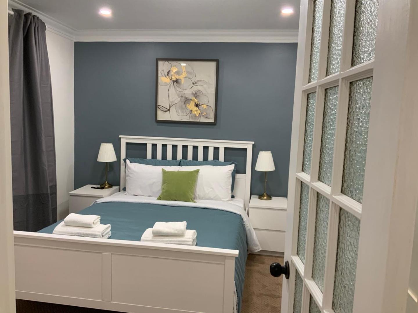 Leaside Garden Guesthouse โตรอนโต ภายนอก รูปภาพ